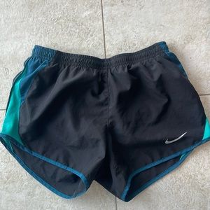 Woman’s xs nike shorts brand new